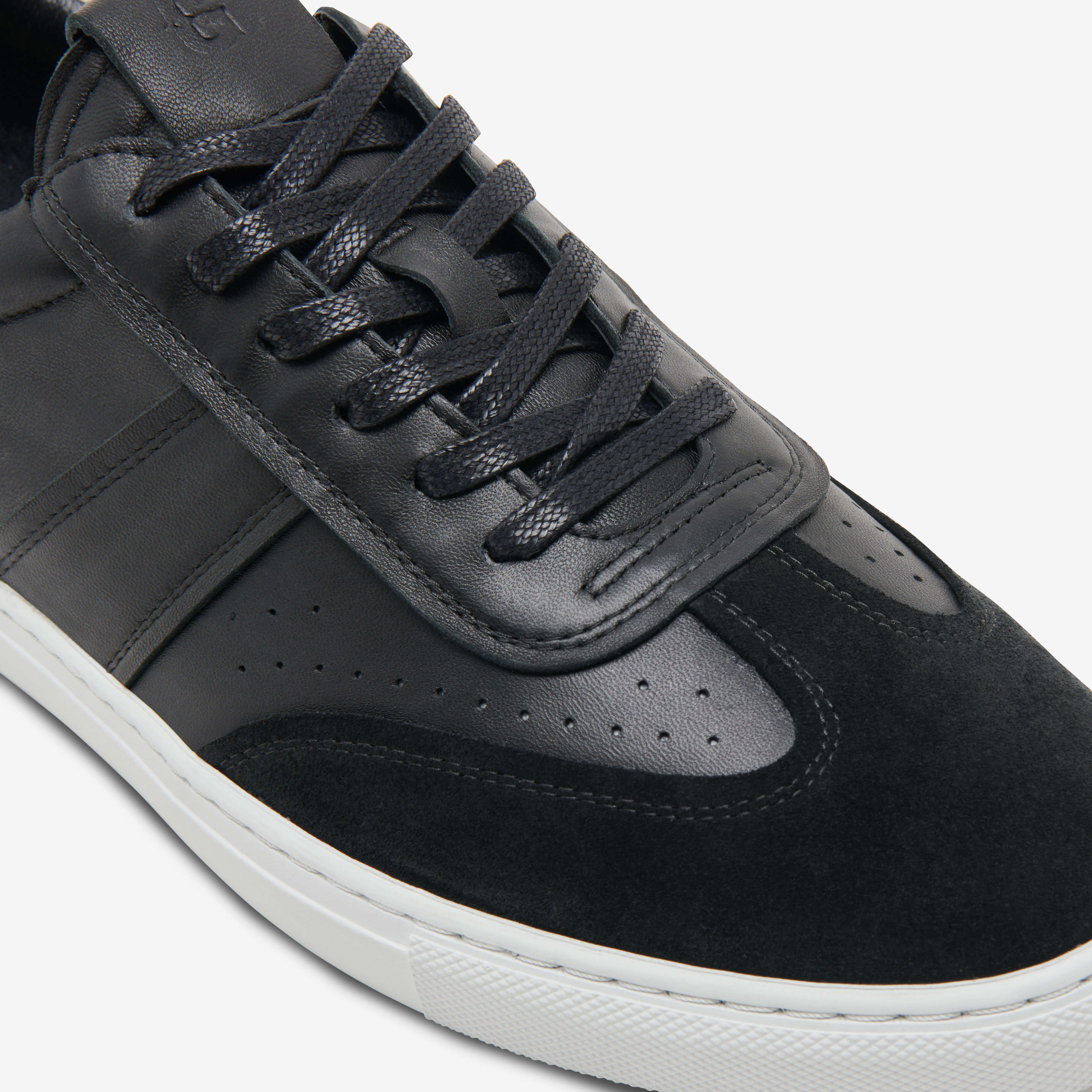 Greats The Charlie Black White Men s Shoe GREATS