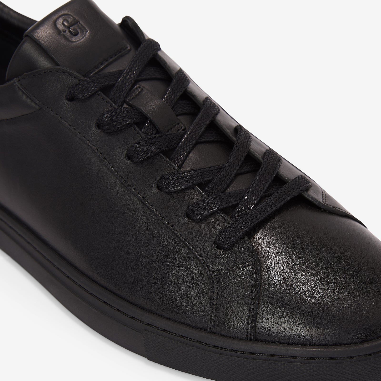 The Reign - Triple Black