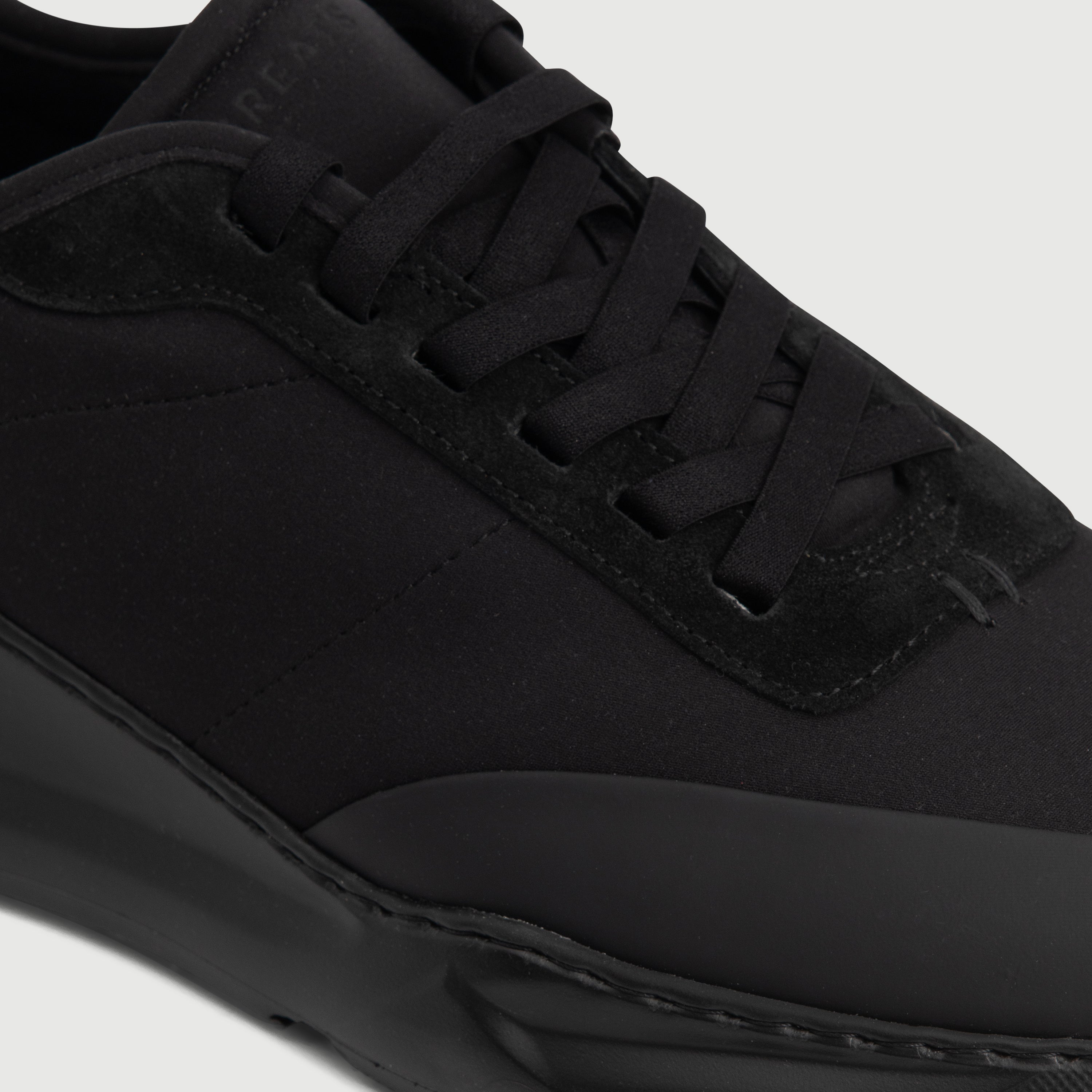 The Manhattan City Runner - Matte Black
