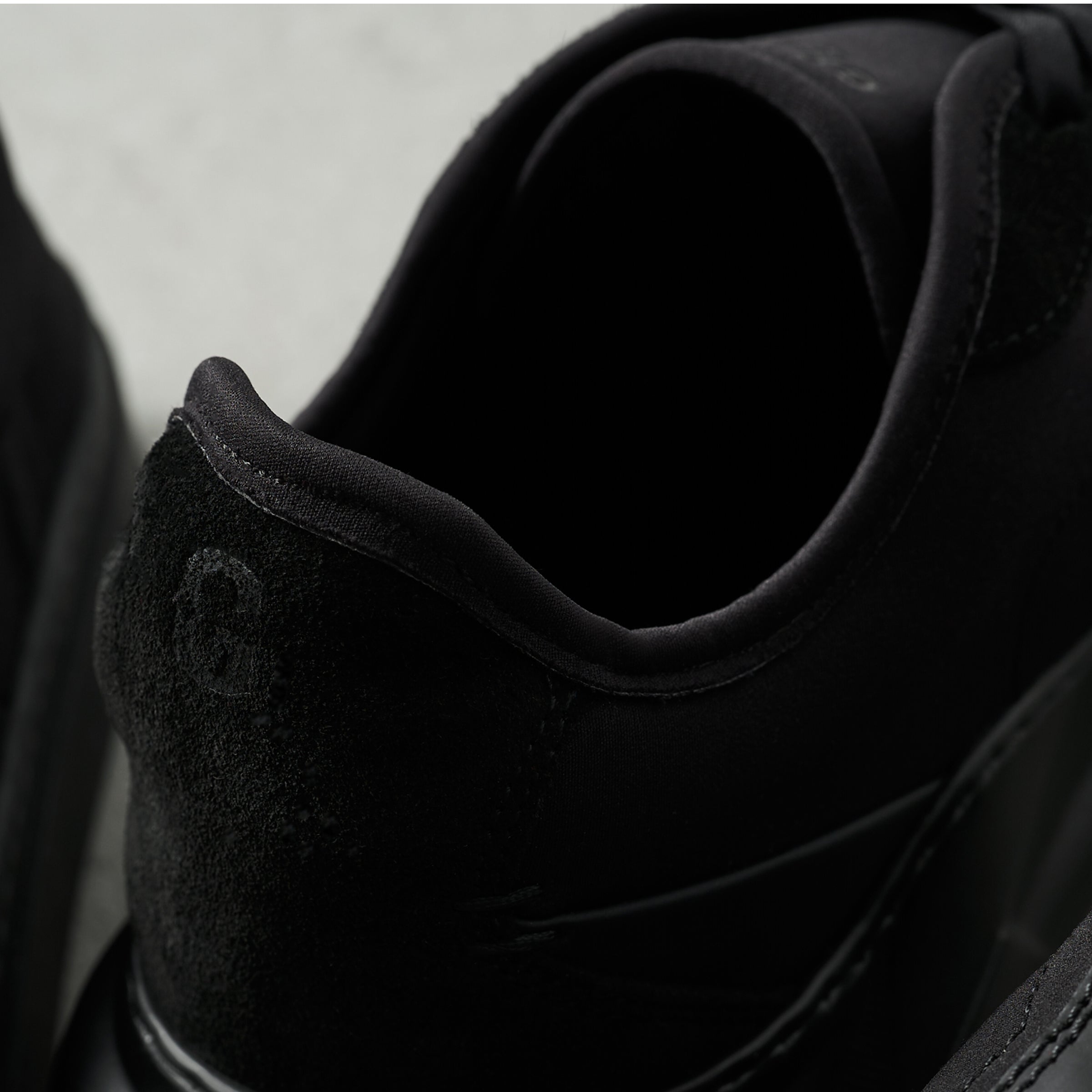The Manhattan City Runner - Matte Black